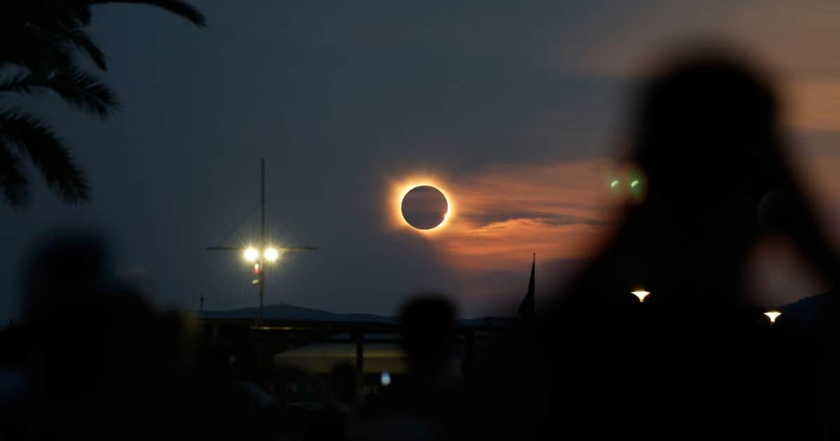 Los expertos, sobre el próximo eclipse solar en España: "Será uno de los eclipses totales más largos del siglo"