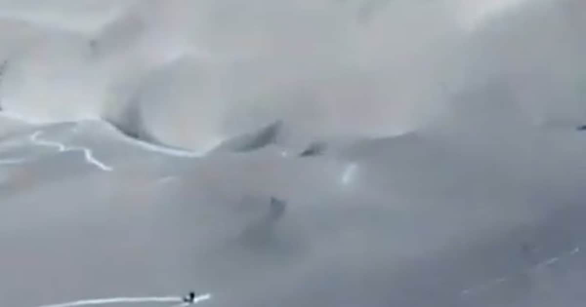 Una avalancha sorprendió a dos esquiadores en Chapelco mientras descendían la montaña