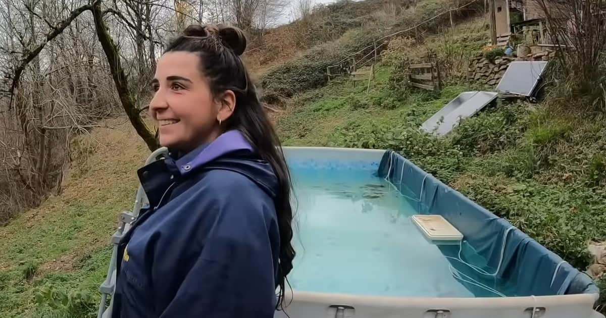 María García, 30 años, dejó Oviedo para vivir en una casa aislada en el monte: “Todo lo que había en la ciudad me parecía que estaba vacío”