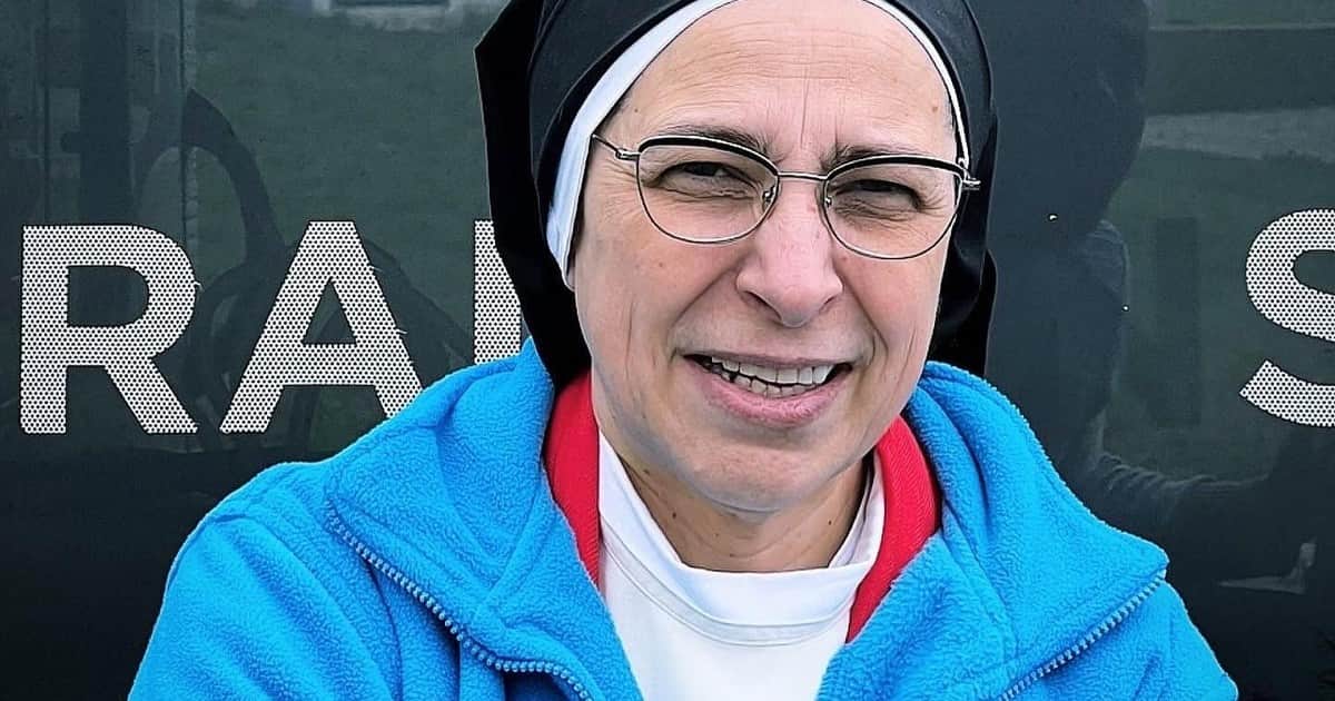 Sor Lucía Caram, 59 años: “La fractura social la han evitado las personas mayores, que son los canguros de sus nietos y mantienen la economía familiar”