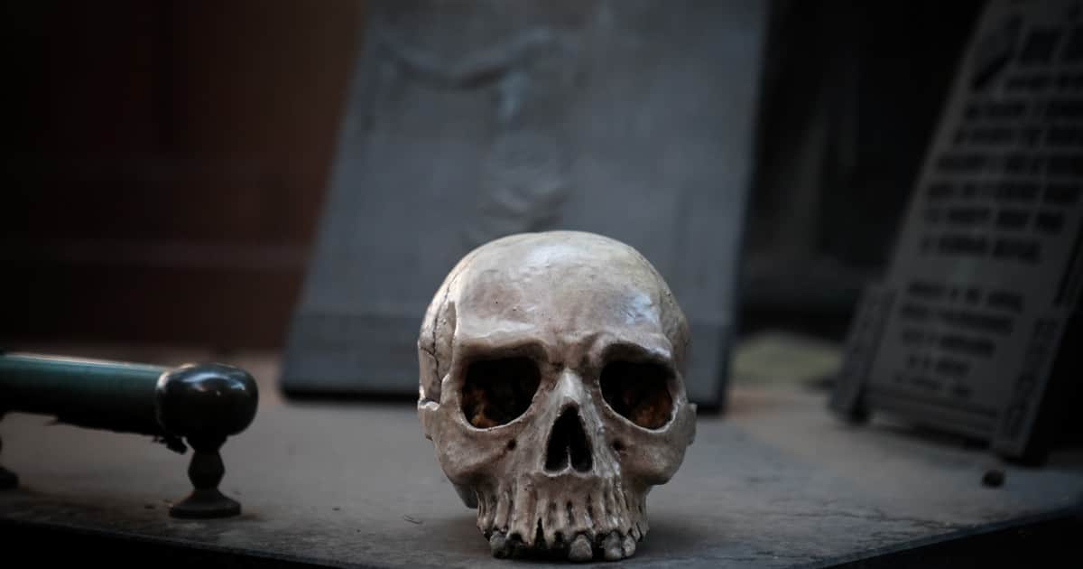 Shakespeare resucita en el Cementerio Británico: una caminata teatral entre tumbas y personajes