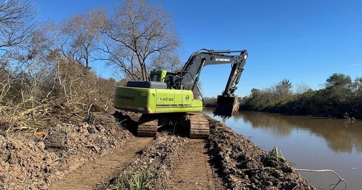 Prevención del Súper Niño: en Escobar limpian y ensanchan 48 kilómetros de arroyos para evitar desbordes