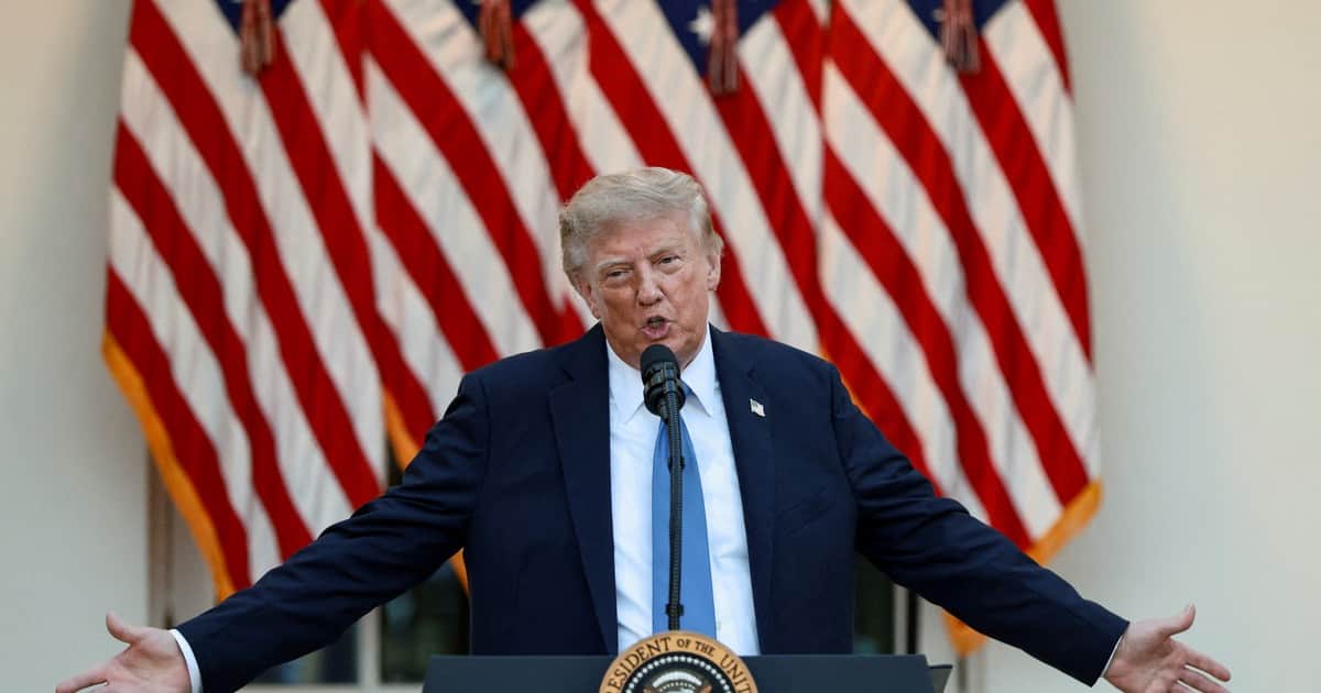 Tras amenazarlo con cambiar su posición respecto a las Malvinas, Trump habló con el primer ministro del Reino Unido