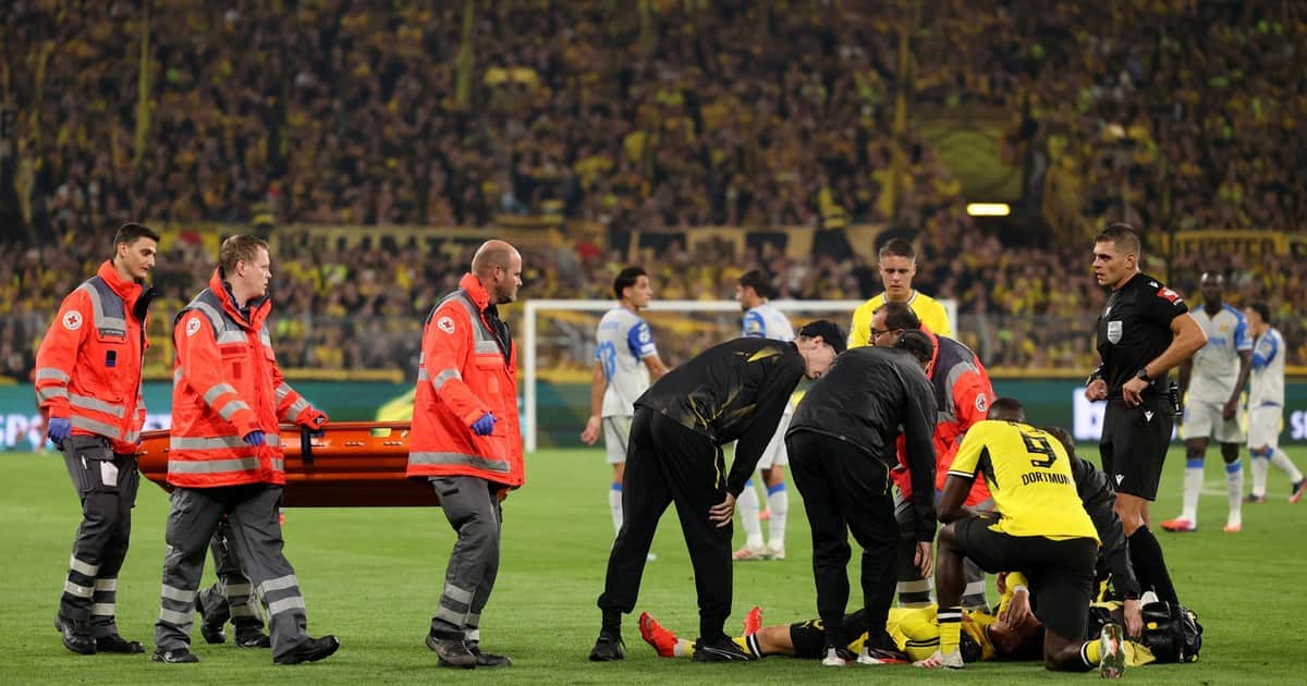 Pánico en la Champions: un jugador del Dortmund se desplomó en pleno partido vs Villarreal y se fue en ambulancia