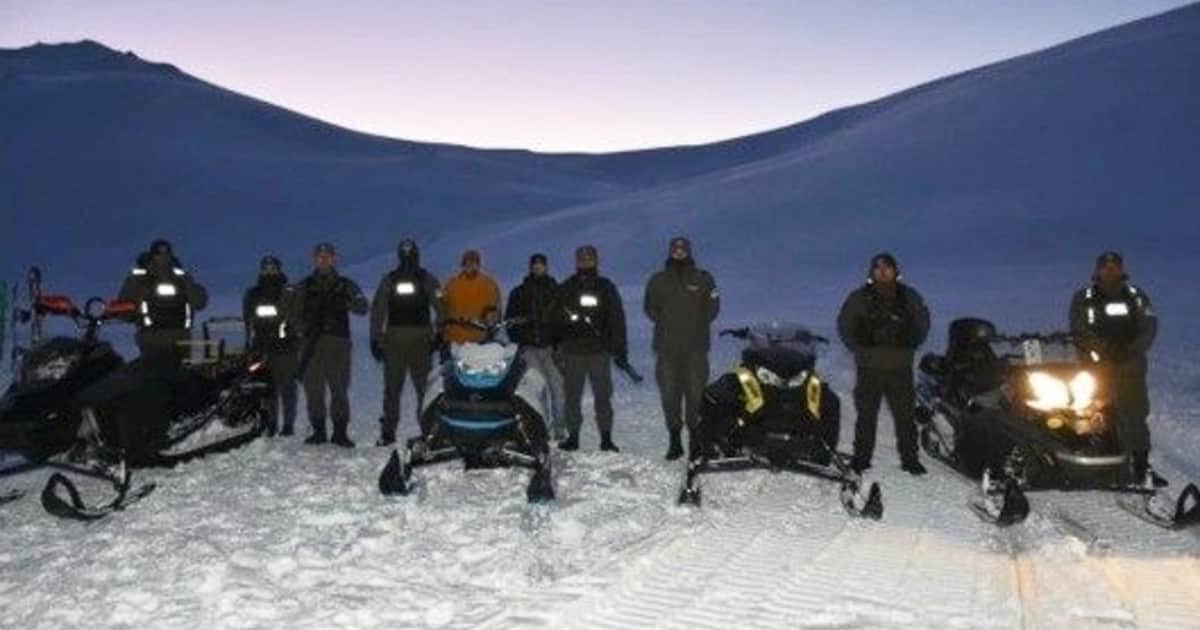 Operativo a 2.400 metros de altura: incautan cuatro motos de nieve de contrabando en un exclusivo complejo turístico en la cordillera
