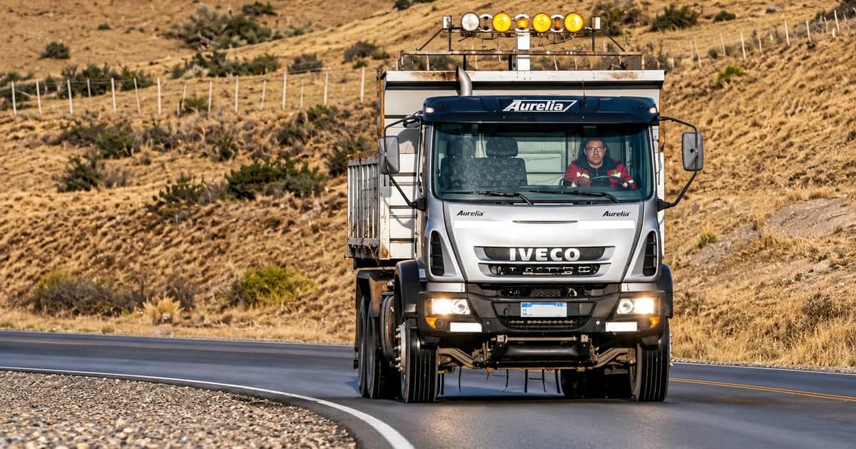 Qué significa cuando un camión pone el guiño en la ruta y por qué hay que saber interpretarlo