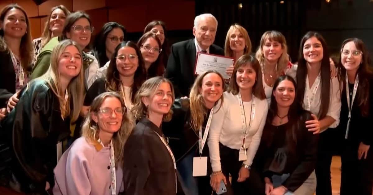 Aplausos, emoción y una sorpresa familiar: el homenaje que conmovió a Alberto Cormillot a sus 88 años