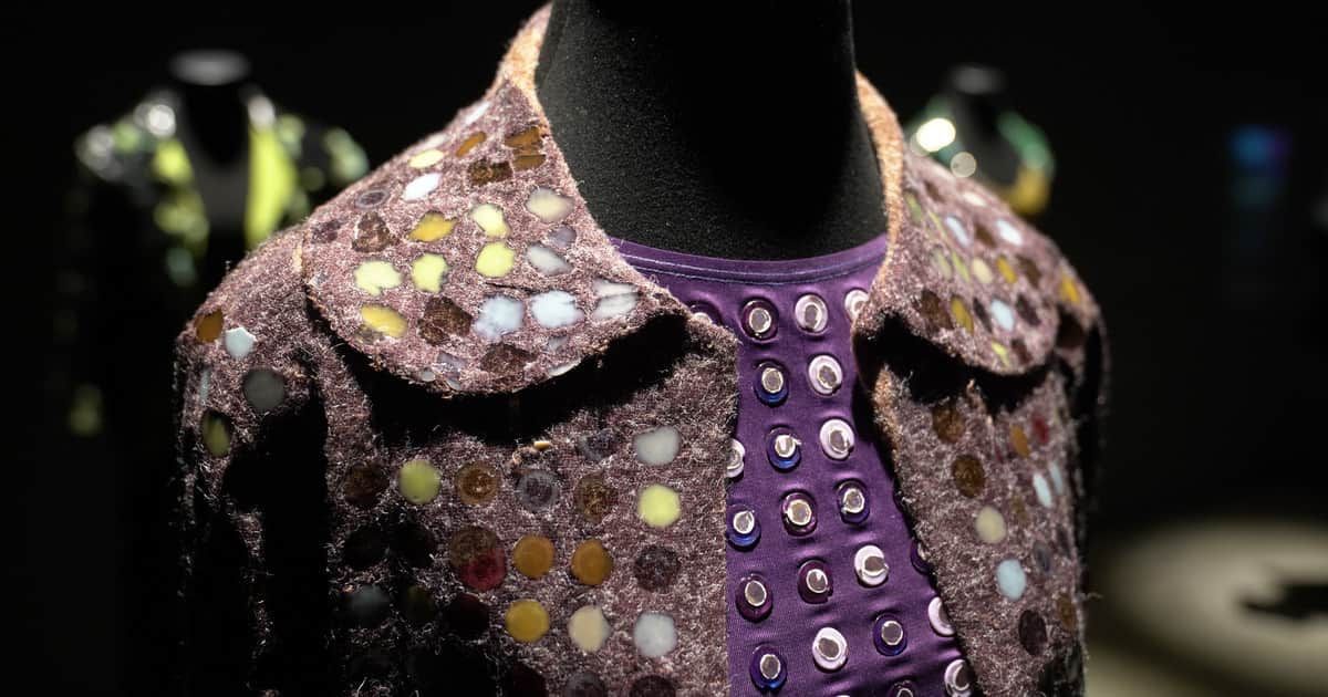 El Seleccionado de diseño argentino que exhibe sus prendas como piezas de museo