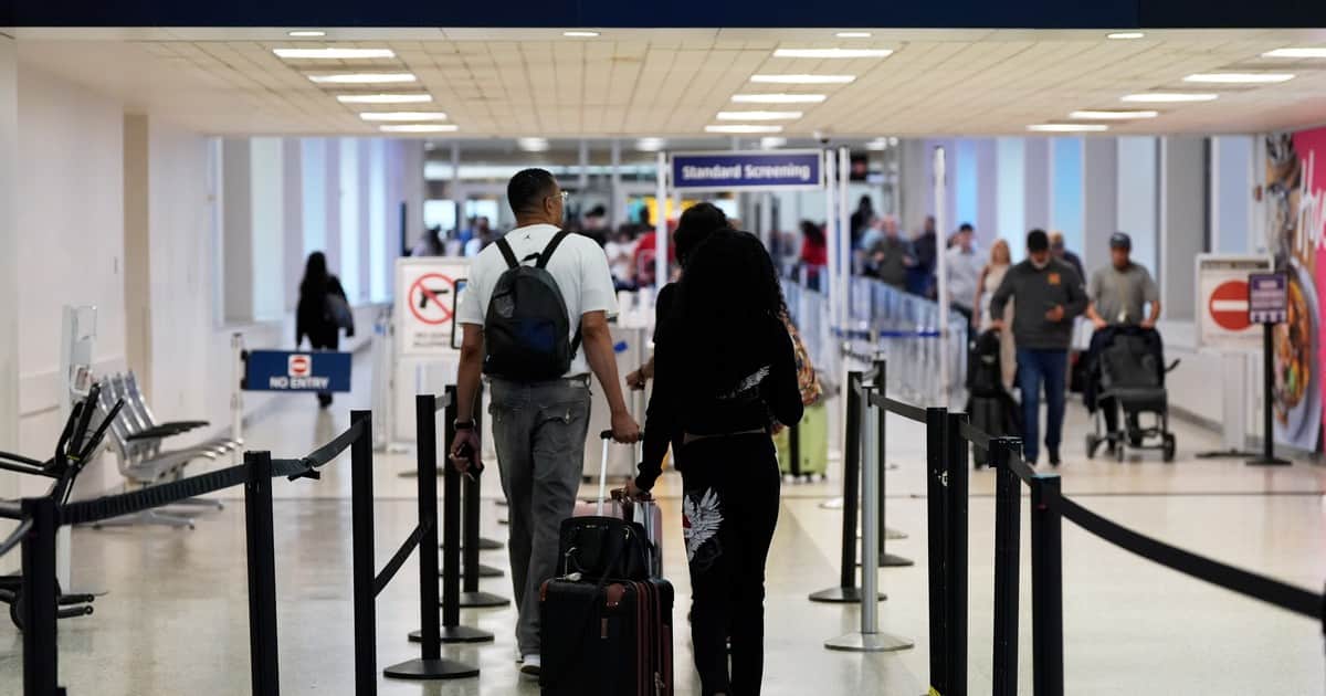 Confirmado por la TSA: lanzan un nuevo programa que permite entrar a las puertas de embarque en 13 aeropuertos de EE.UU. sin boleto de avión