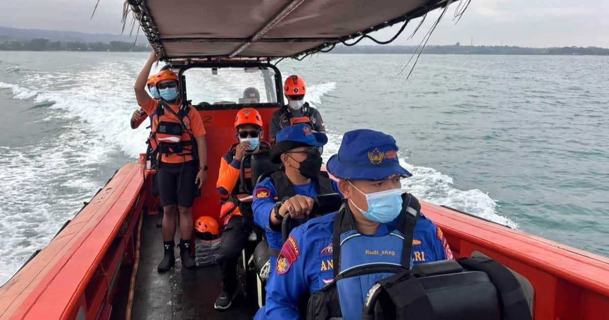Desapareció un equipo periodístico que iba a cubrir la erupción del volcán Anak Krakatau en Indonesia