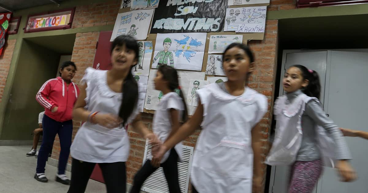 Tras su manto de neblinas... la educación