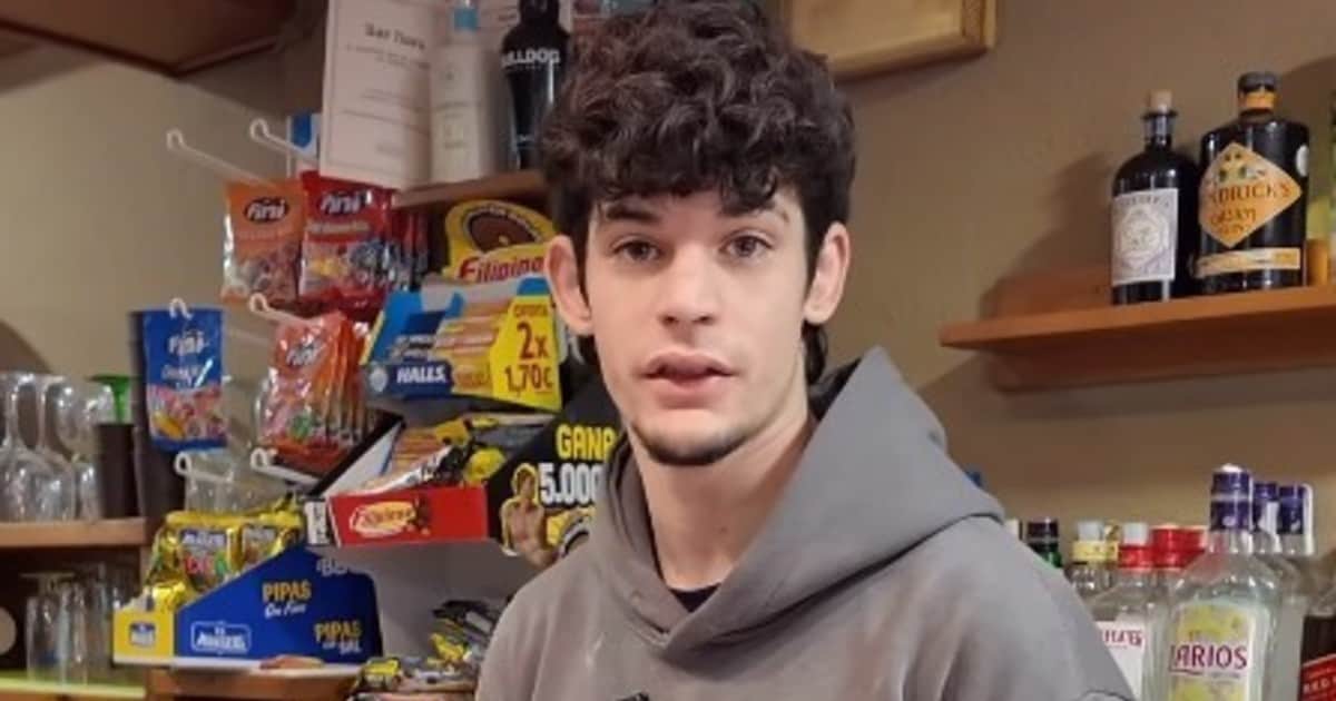 Mario, joven de 23 años, dueño de un bar en un pueblo de Cuenca: “Faltan chicos de mi edad que quieran ganarse la vida”