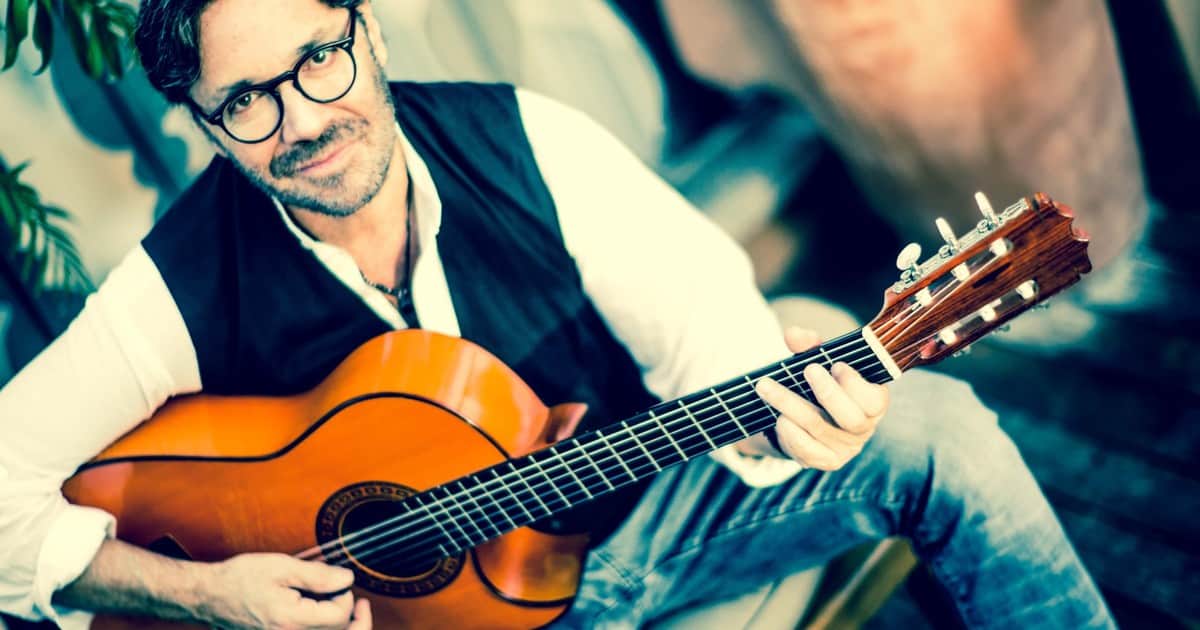 Al Di Meola, el virtuoso guitarrista que se quedó con las ganas de tocar con Piazzolla y piensa que Dino Saluzzi es el mejor bandoneonista del mundo