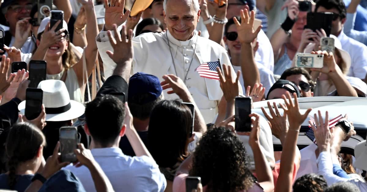 León XIV eliminó los recortes que había aplicado Francisco al sueldo de los cardenales y altos cargos del Vaticano