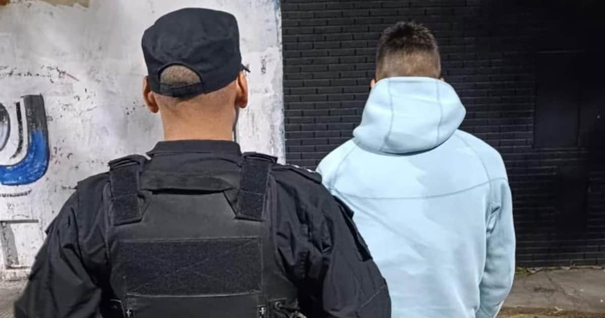 Quién es el futbolista de Newell's que fue detenido tras ser descubierto con un arma cargada en un auto