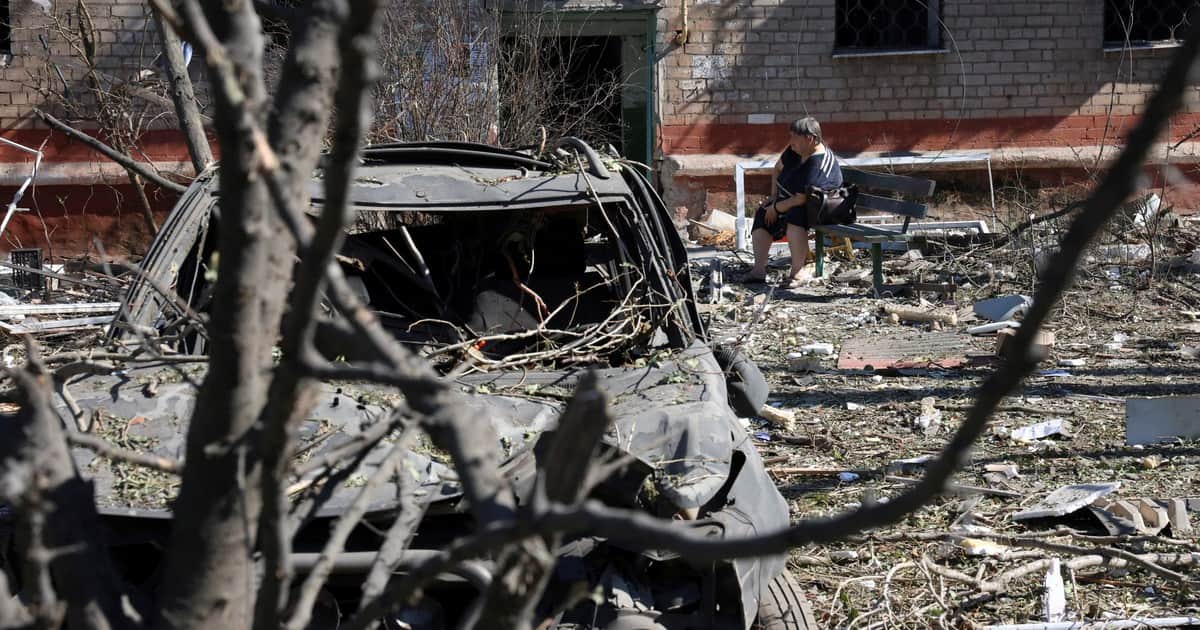 Cuatro muertos y 60 heridos en un bombardeo de Rusia contra un centro comercial de Ucrania