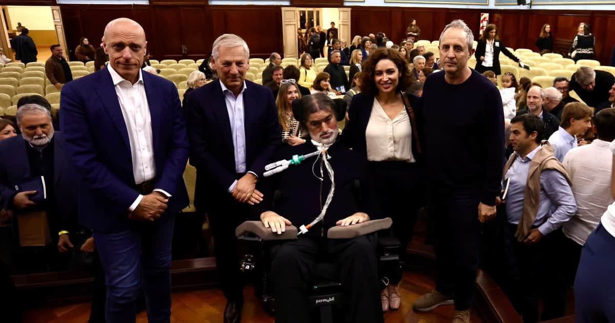 Esteban Bullrich presentó su nuevo libro en la UBA, rodeado de periodistas y dirigentes