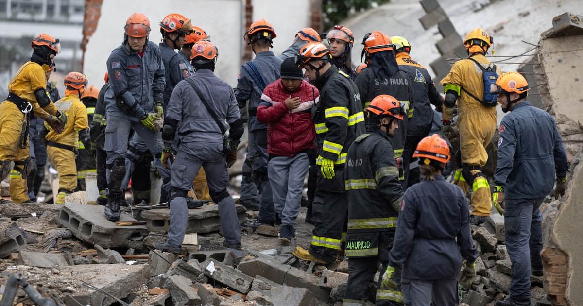 Se derrumbó un edificio en construcción sobre una casa en San Pablo: al menos dos muertos