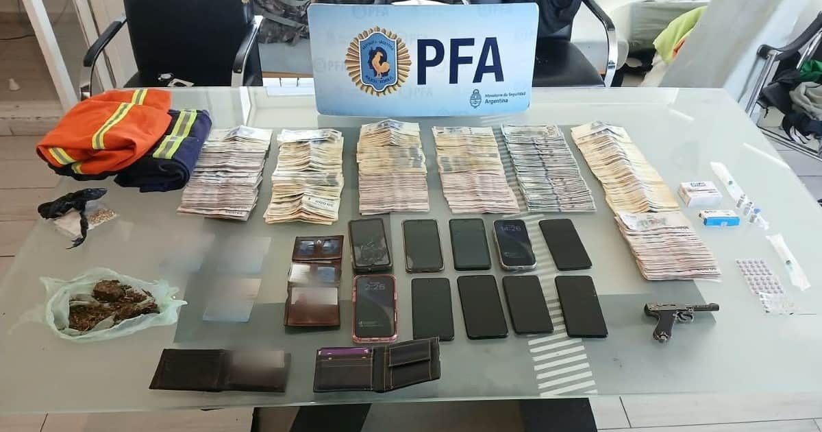 Lo buscaban por robar cables, intentó escapar de la Policía saltando de un balcón y se quebró la espalda