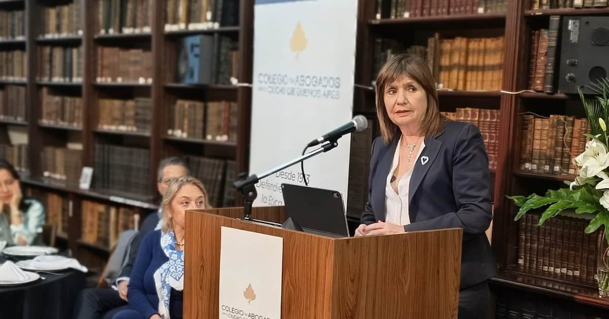 Fuerte defensa de Bullrich a Milei en una charla con abogados: “El Presidente no se mete en los fallos de la Justicia”