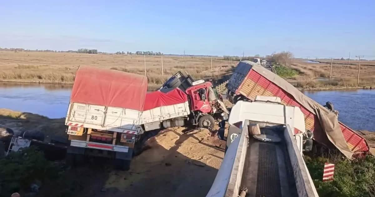 Cuádruple choque de camiones en un puente: un chofer paró para cederle el paso a otro porque no había lugar para los dos y ocurrió una tragedia