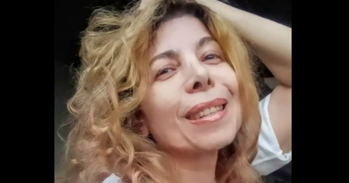 De las pasarelas a la cárcel: condenan a perpetua a una exprofesora de modelos por matar a hachazos al hombre que cuidaba para quedarse con su casa