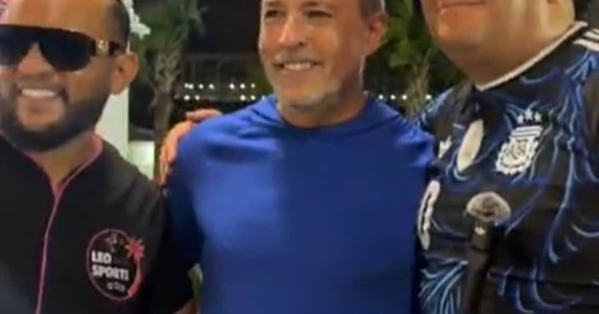 Mientras Chiqui Tapia amedrenta a la prensa, su embajador en EE.UU. hizo migas con el pastor bizarro y le dejó usar el predio de la AFA en Miami