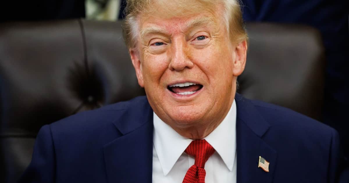 Donald Trump ahora quiere cambiarle el nombre a la Inteligencia Artificial y lanza una encuesta para elegir uno nuevo