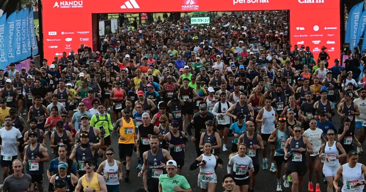 El Maratón volvió a ser una fiesta en las calles de Buenos Aires: la keniata Rebecca Kangogo Chesir batió el récord femenino del circuito