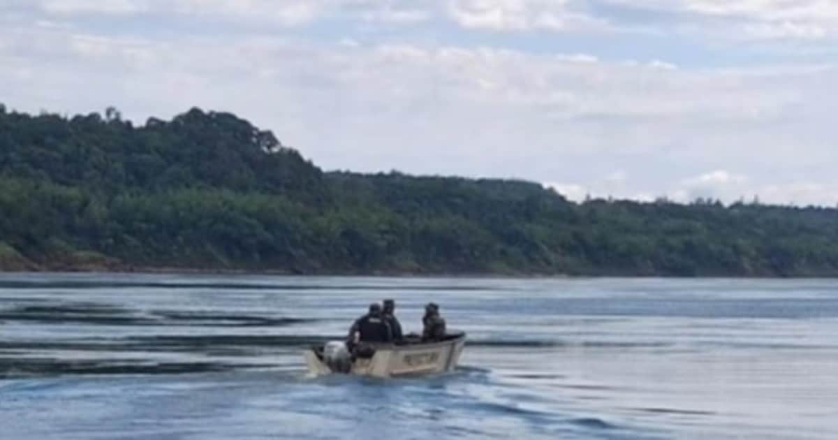 Jugaban a la pelota en la costa y decidieron meterse al río: desesperada búsqueda en Corrientes de dos primos de 16 años