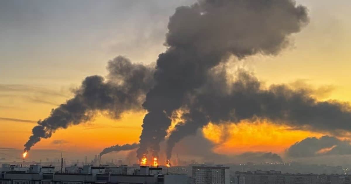 Moscú bajo ataque: dos muertos, una refinería petrolera en llamas y 250 drones derribados