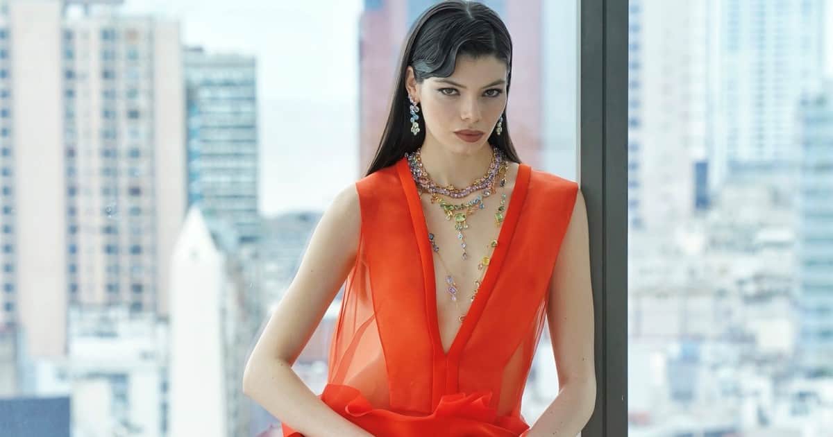 Turquesa, estampados y joyería maxi: las diez tendencias que se vienen para el verano 2027