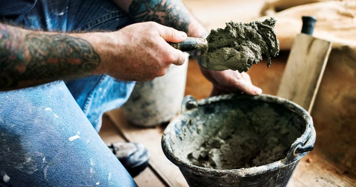 Por qué los albañiles recomiendan mezclar detergente con hormigón para reparaciones sencillas en casa