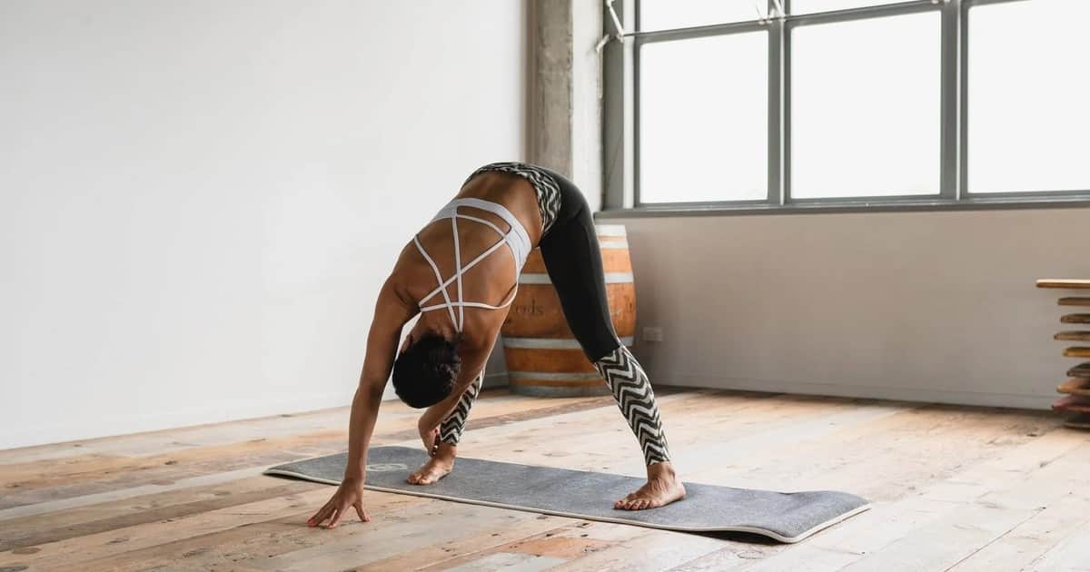 Cómo limpiar el mat de yoga en casa y sin arruinarlo