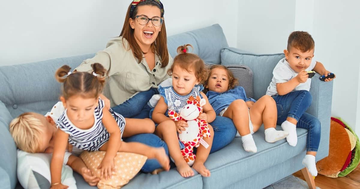 Micaela, madre de cinco hijos y funcionaria, explica por qué eligió criar a su familia en Pontevedra: "Es más fácil criar a cinco niños en Pontevedra que a dos en Madrid"