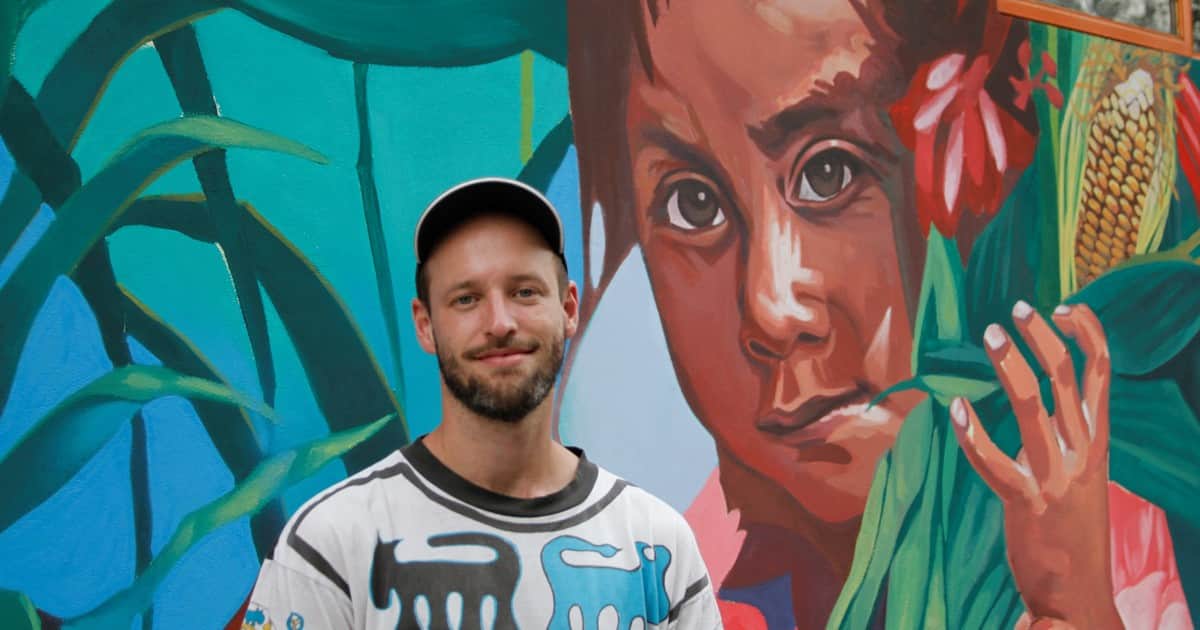 Sasha Primo y el arte de hacer comunidad: murales creados con historias, plantas y recuerdos