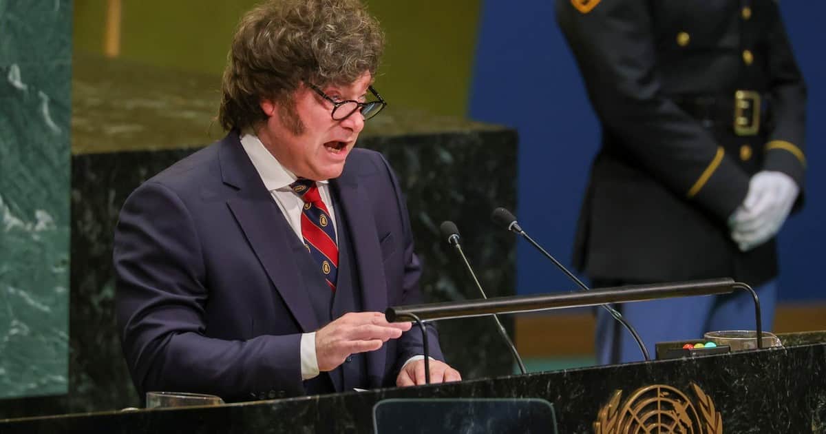 "Nos salen los dólares de las orejas": la definición económica de Milei en Nueva York y su explicación sobre la corbata que usó en la ONU