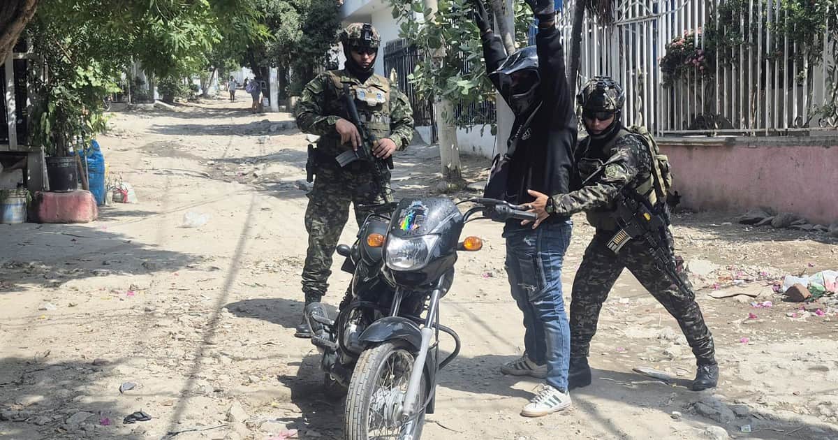 Colombia: Abelardo De la Espriella militariza la turística Santa Marta ante la ola de violencia narco