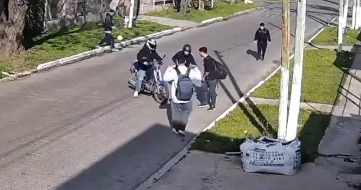 "¿Me voy a morir?": motochorros asaltaron y golpearon a un grupo de adolescentes con autismo