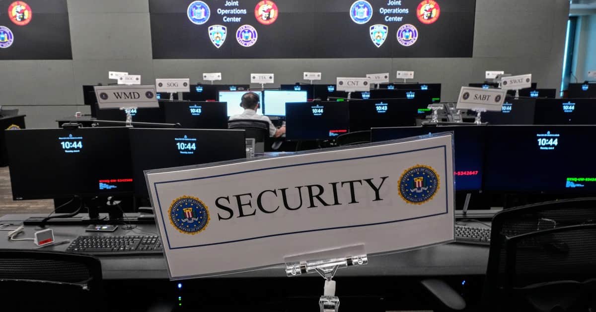 Alerta en Estados Unidos: piratas informáticos afirman que accedieron a información privada de miles de empleados del FBI