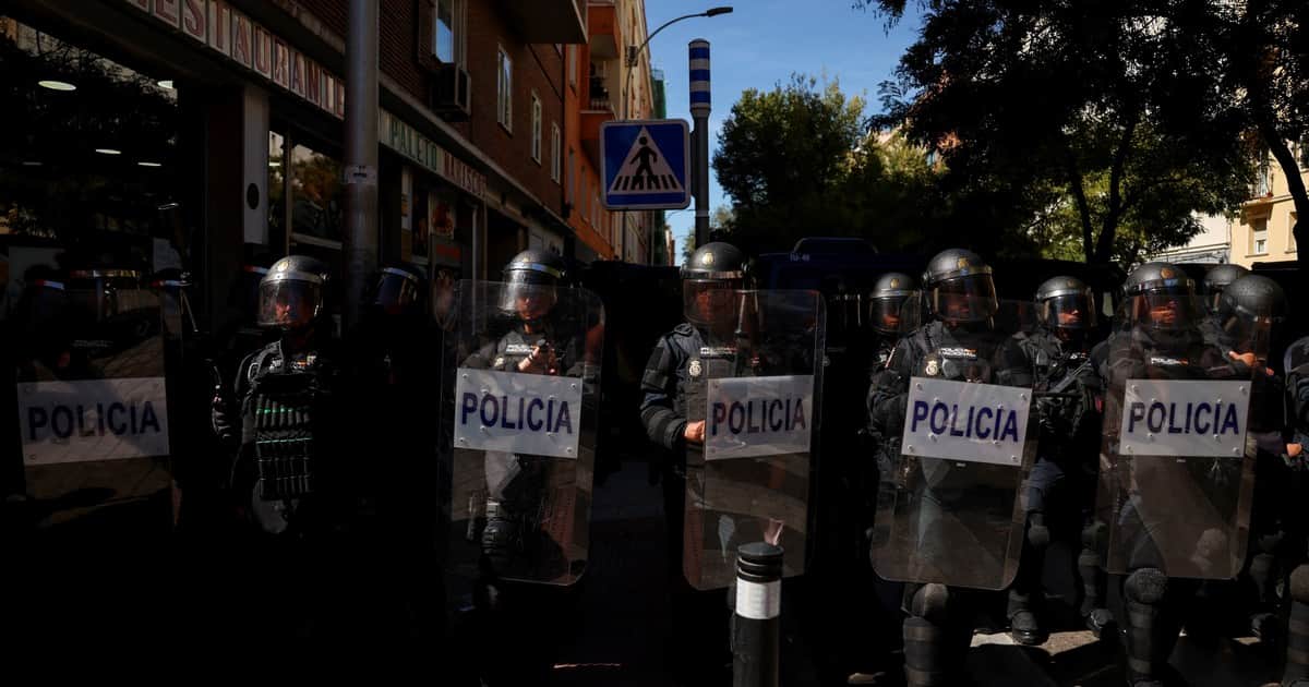 El dramático desalojo de una mujer de 87 años en Madrid desnuda la voracidad de un fondo buitre