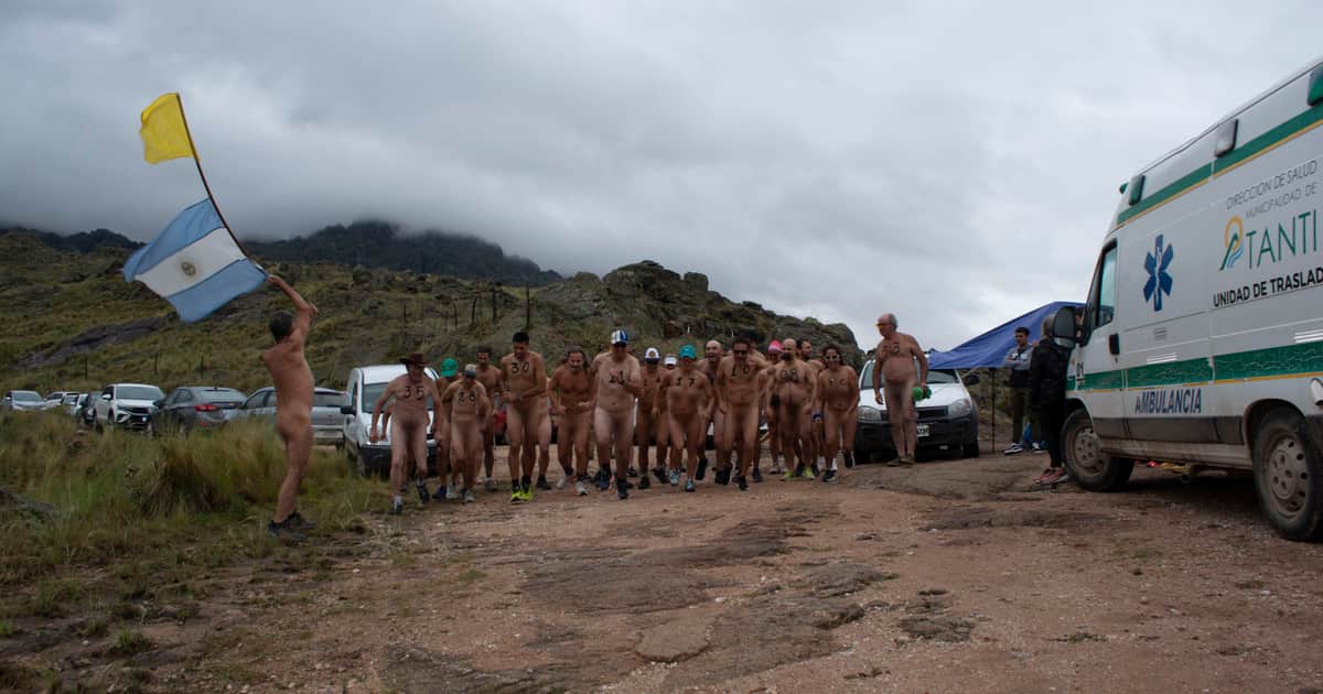 La "maratón nudista" que rompe con todo: cómo es correr sin ropa y sin prejuicios, entre las sierras de Córdoba