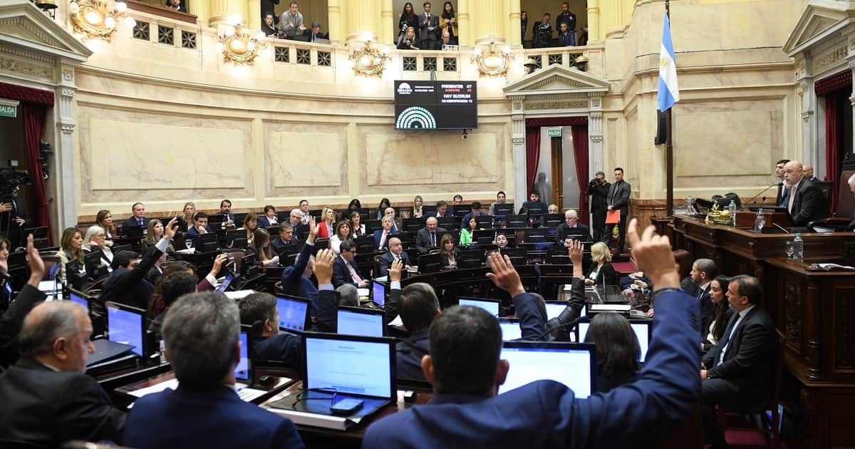 El Senado aprobó la reforma al BCRA con cambios: el texto vuelve a Diputados y el peronismo ayudó a blindar un artículo clave