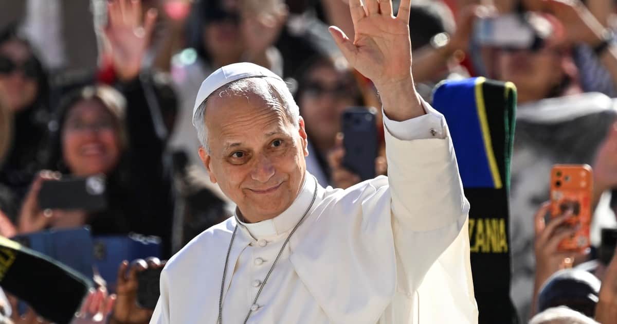 Con un inédito concierto de campanas, Francia recibe al Papa León XIV para una visita intensa y algo incómoda