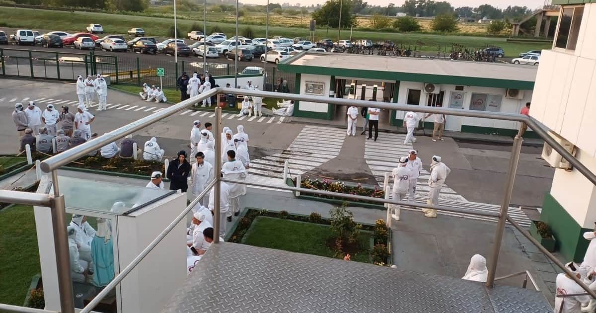 “Están trabajando gratis”: se reactivó parte de una planta paralizada de Granja Tres Arroyos, mientras crece la incertidumbre por la caída de la conciliación obligatoria