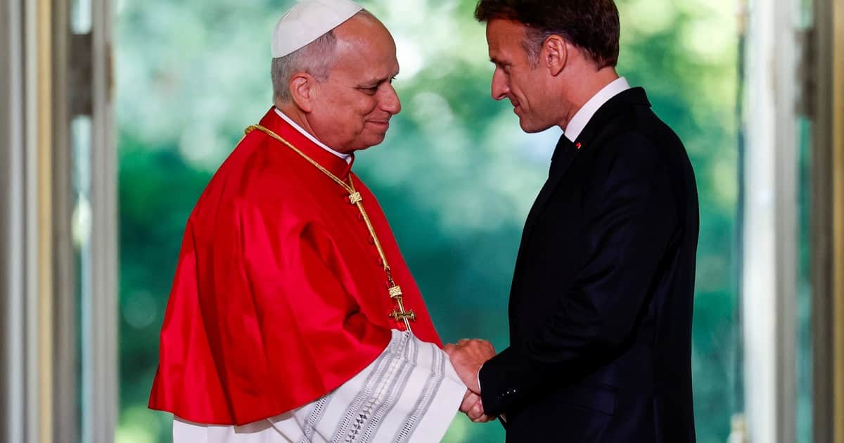 León XIV llegó a Francia en la primera visita oficial de un papa en 18 años: encuentro con Macron, visita a Notre Dame y una advertencia