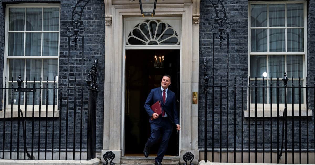 El secretario de Defensa británico dijo que están listos para defender las islas Malvinas por la fuerza