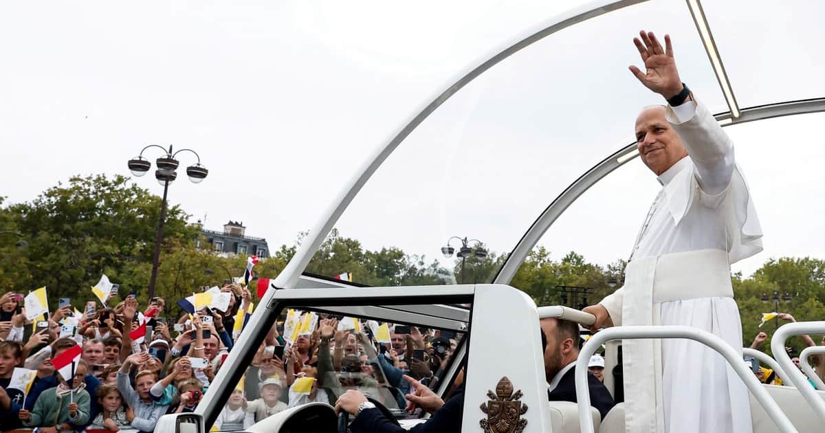 Histórica visita del papa León XIV a Francia: un millón de personas desafiaron a la lluvia en París para redescubrir al catolicismo