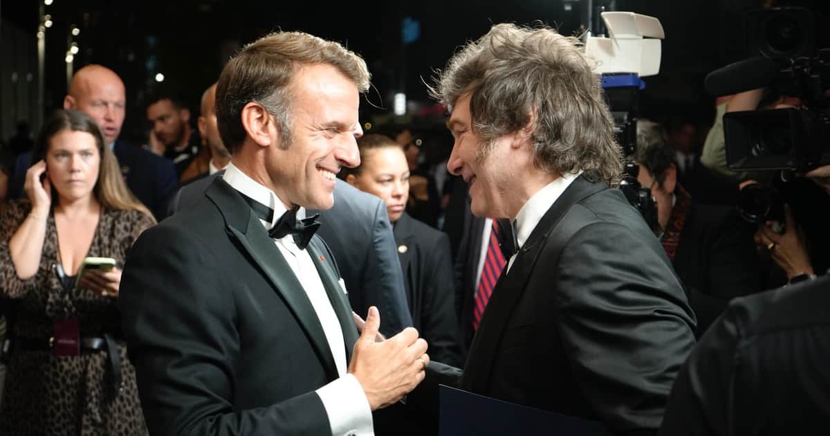 Javier Milei sale en caravana a París para hablarle a empresarios e inversores