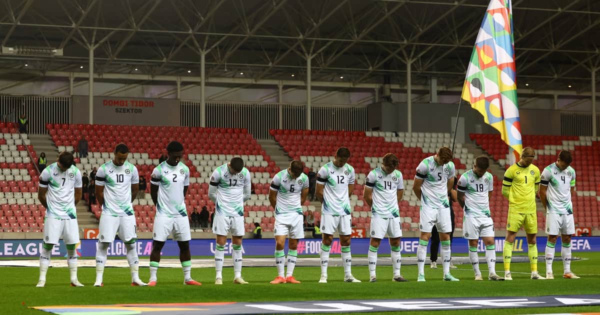 Los jugadores de Irlanda bajaron la cabeza en el himno de Israel, usaron brazalete negro y golean por la Nations League